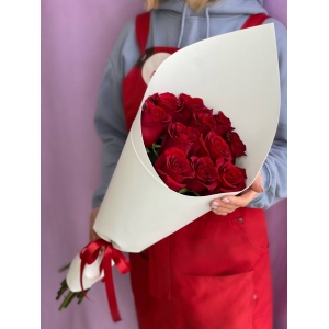 Купить букет из 11 красных роз в Москве