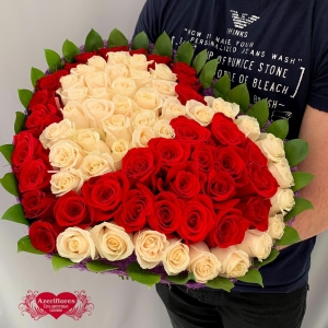 Купить букет в виде сердца из белых и красных роз в Москве