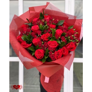 Купить букет «Алые розы» с доставкой в Москве