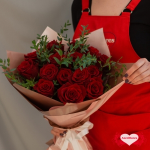Купить букет «Алый закат» из 15 бордовых роз в Москве
