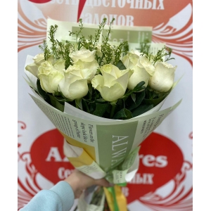 Купить букет из 15 белых роз с доставкой в Москве
