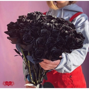 Купить чёрные розы с доставкой в Москве