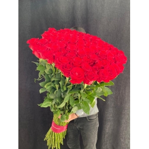 Купить охапку цветов «Классика» с доставкой в Москве