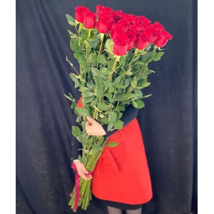 Купить охапку цветов «Метр любви» с доставкой в Москве