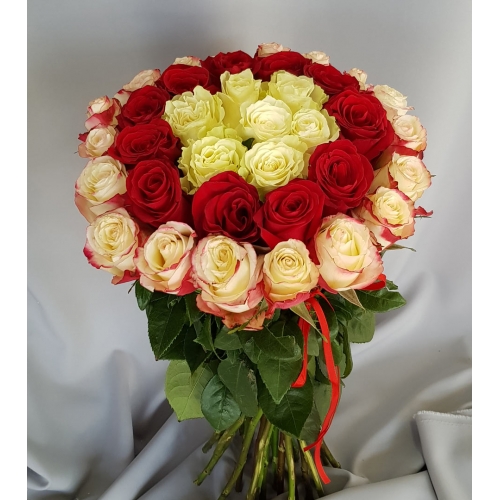 Купить охапку из 37 роз в Москве